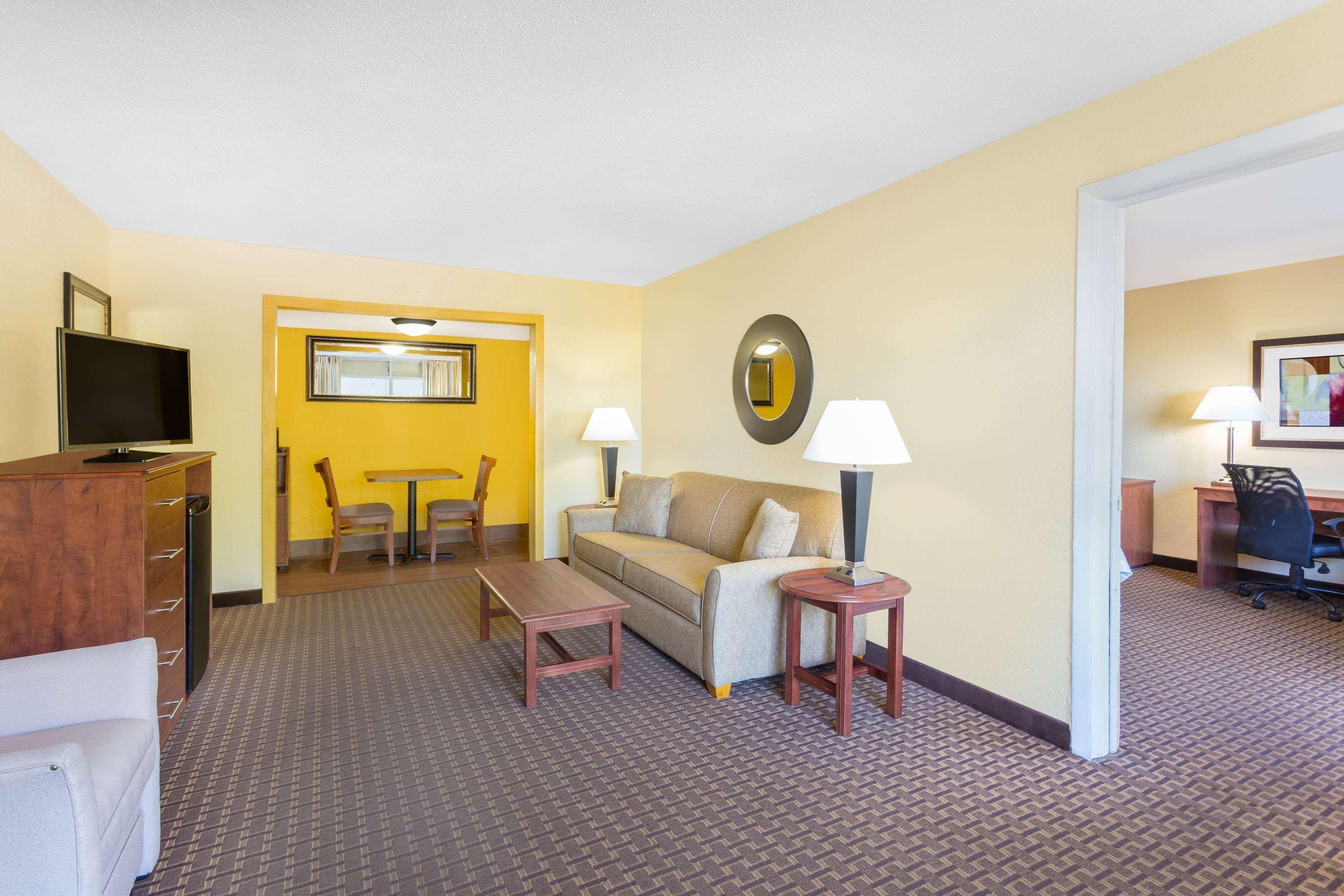 Days Inn By Wyndham Wildwood I-75 Exterior photo