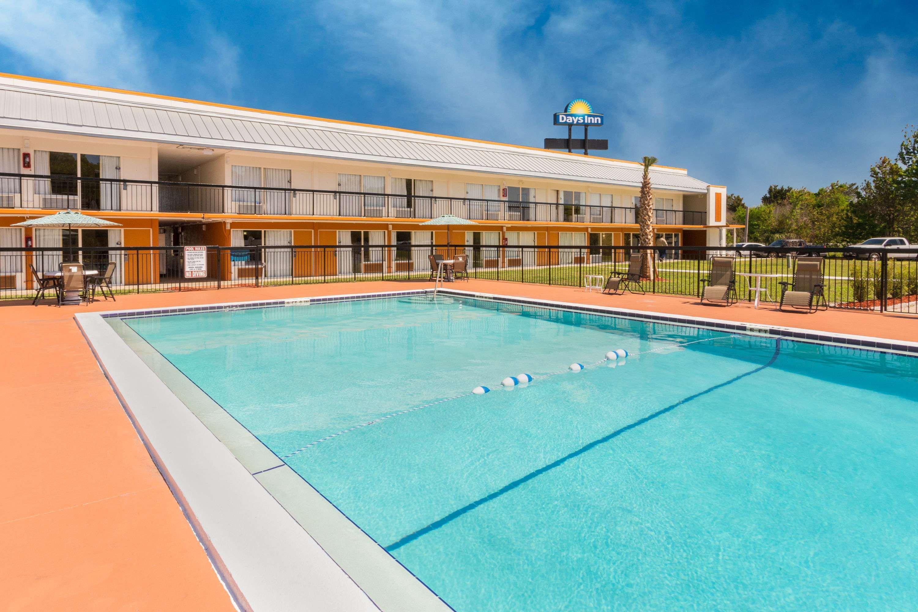 Days Inn By Wyndham Wildwood I-75 Exterior photo