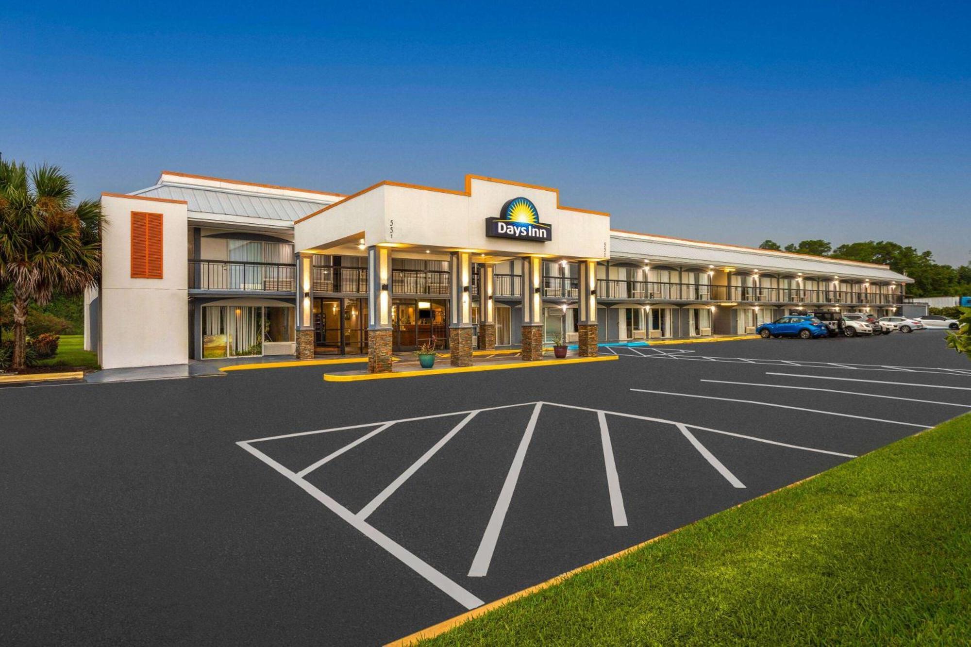 Days Inn By Wyndham Wildwood I-75 Exterior photo