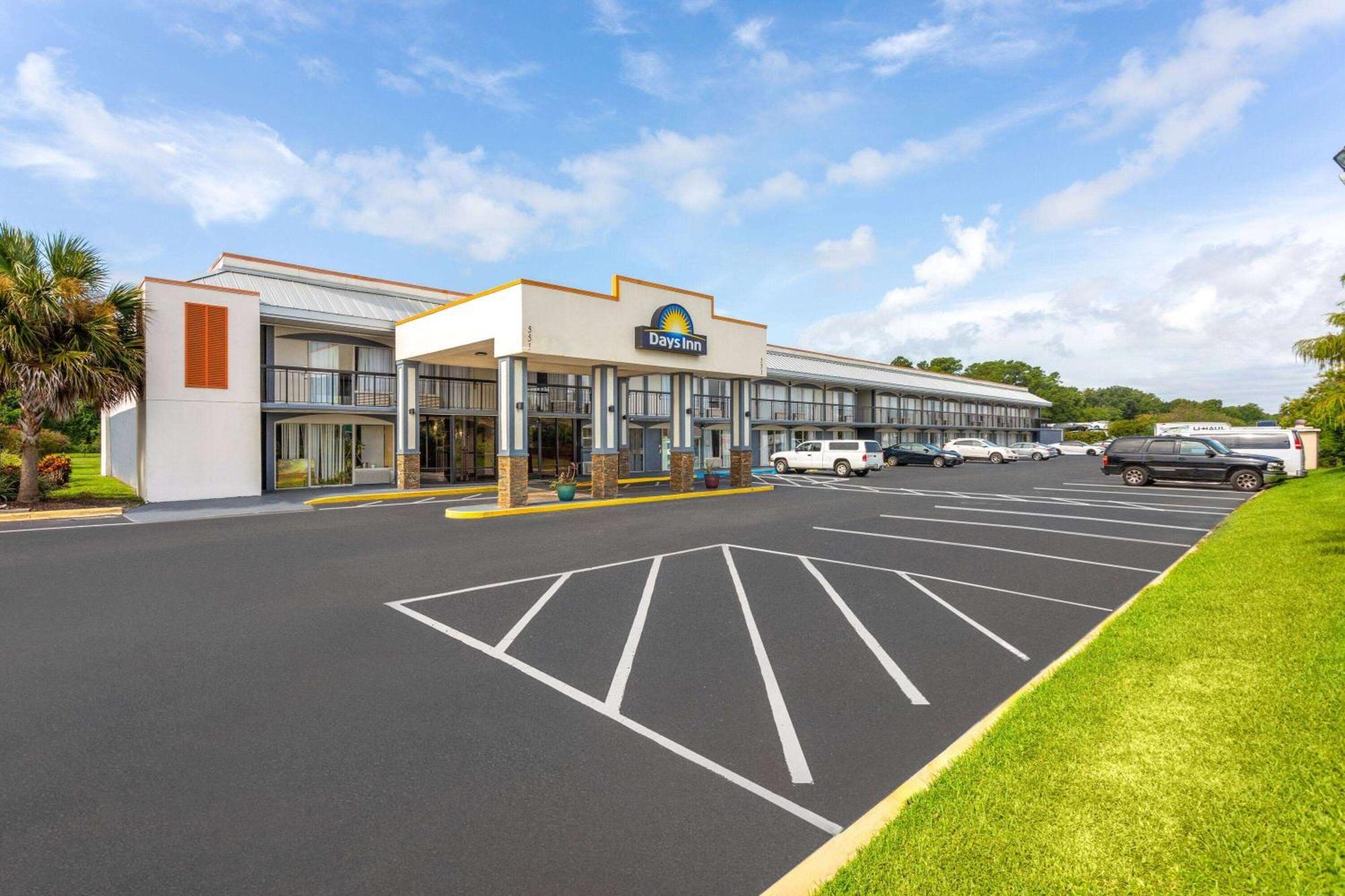 Days Inn By Wyndham Wildwood I-75 Exterior photo