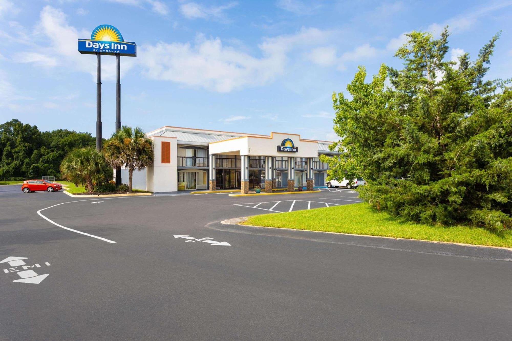 Days Inn By Wyndham Wildwood I-75 Exterior photo